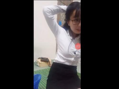Baby Cat 2k 在春节上勾引猫咪