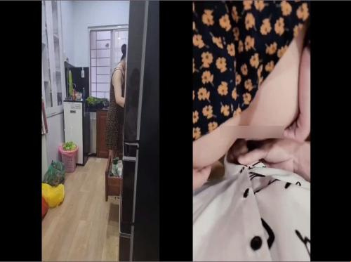 当我过来玩的时候，偷偷在厨房里缠着我